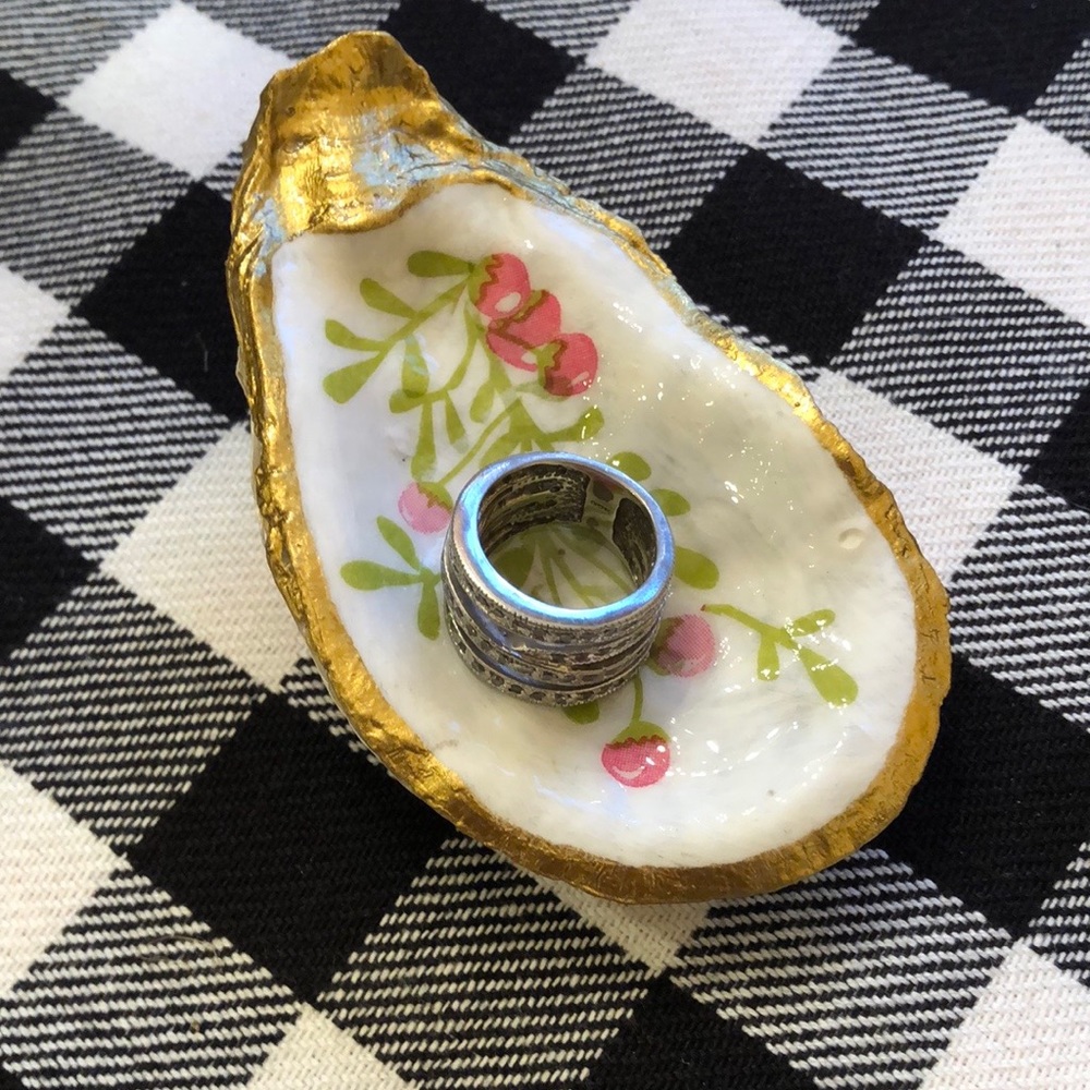 Découpage Oyster Shell Ring & Trinket Dish featuring berries